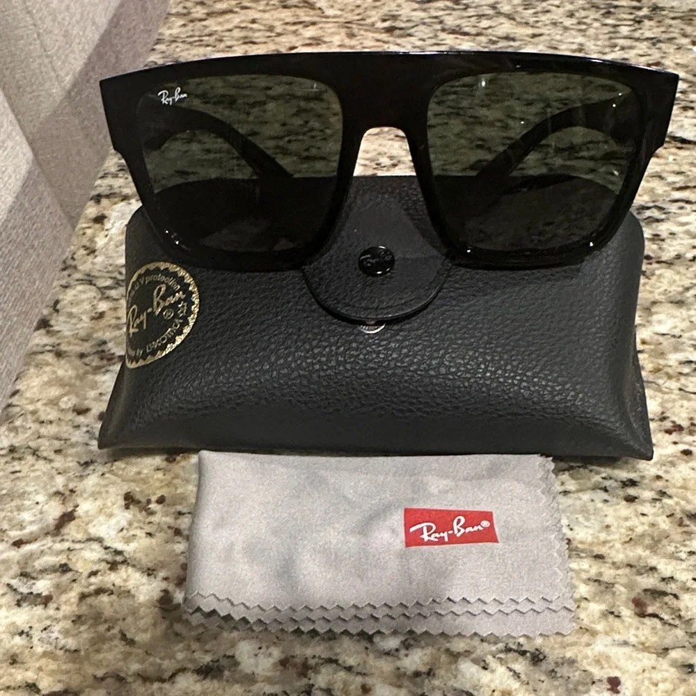 Ray-Ban Black Sunglasses with Case and Cloth - Picture 1 of 6